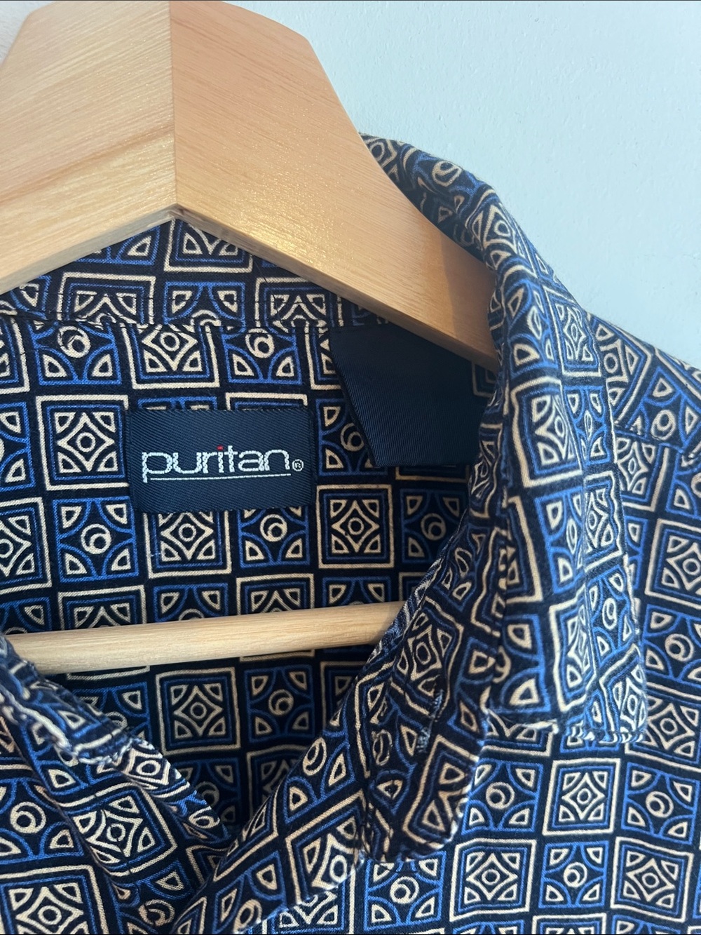 Vintage Y2K Dad Shirt with Retro And Geometric Pattern - Picture 4 of 10